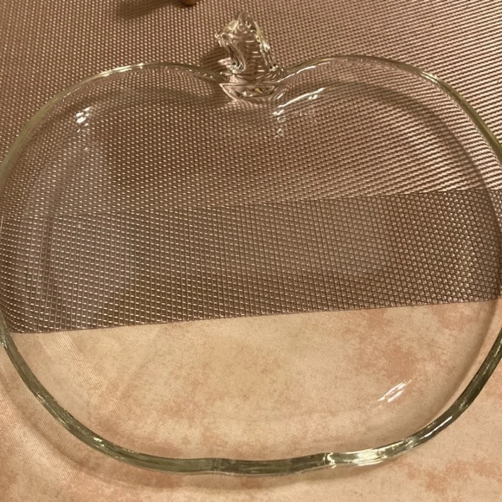 Set of 4 glass apple shaped dessert plates
